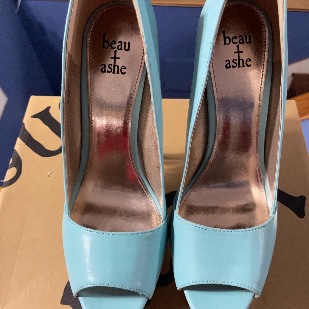 Shahla Size 8 Mint Green beau + ashe
